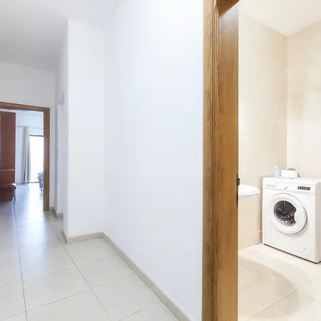 Zb6 - Swieqi With Balcony Views Διαμέρισμα *